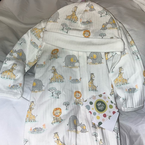 Little Me - footie&hat . NEW, 9months - Picture 1 of 4